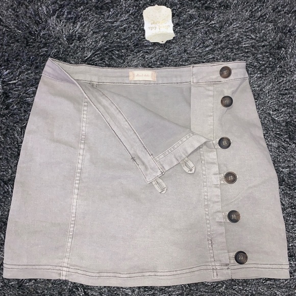 grey mini skirt with buttons down the side - Picture 3 of 4